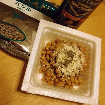 納豆にバジル＆粉チーズを入れるのは初めてです。意外な組合わせでしたが美味しかったです。ご馳走様☆